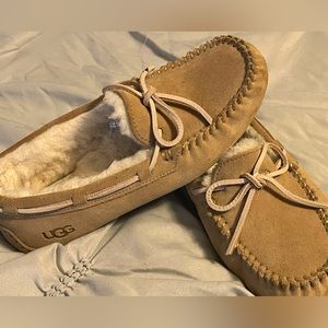 Uggs slippers like new